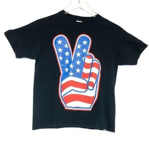 USA Flag Victory V Peace‎ Fingers Hand T-Shirt Kids L